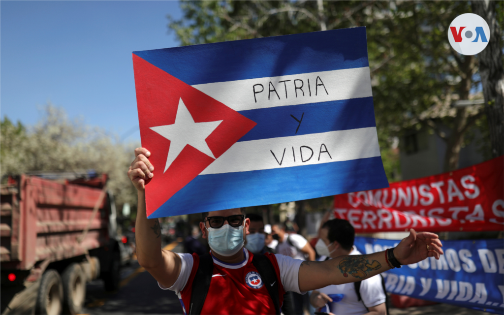 Miembros de la comunidad cubana protestan desde Santiago, Chile. Noviembre 15 de 2021. Foto: Reuters