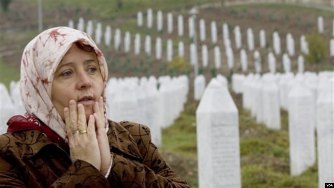 Makam ribuan warga muslim Bosnia yang menjadi korban pembantaian di Srebrenica tahun 1990-an.