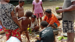 Anak-anak ikut mengungsi di Kampung Kisor. (Foto: Courtesy/KMSPPM)