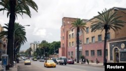 ARCHIVES - Des taxis circulent dans une rue d'Asmara, la capitale érythréenne, le 20 juillet 2018.