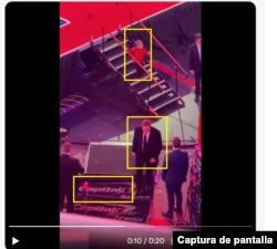 Captura de imagen en el video donde se observa la palabra Capital One Arena y los vestuarios de Elon Musk y su hijo.