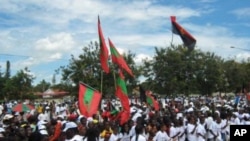 Bandeiras da UNITA e do MPLA nas celebrações do Dia da Paz, em Malanje