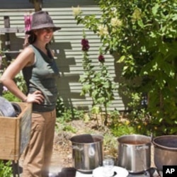 Environmental activist Rebecca Burgess has vowed to only wear clothing made from local materials for the next year.