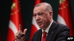 တူရကီ သမၼတ Tayyip Erdogan (ႏိုဝင္ဘာ၊၃၊၂ဝ၂ဝ)
