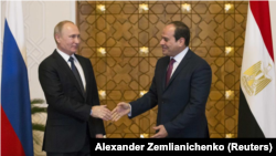 Russia's President Vladimir Putin (L) meets with Egypt's President Abdel Fattah al-Sisi in Cairo, December 11, 2017. (Alexander Zemlianichenko/Reuters)