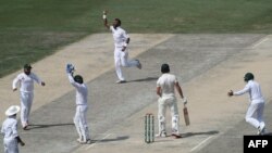 بلال آصف نے اپنے پہلے ٹیسٹ میں 36 رنز کے عوض 6 کھلاڑیوں کو آوٹ کیا۔ 