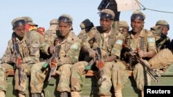 Militer Somali melakukan operasi militer melawan militan Al-Shabab (foto: ilustrasi). 