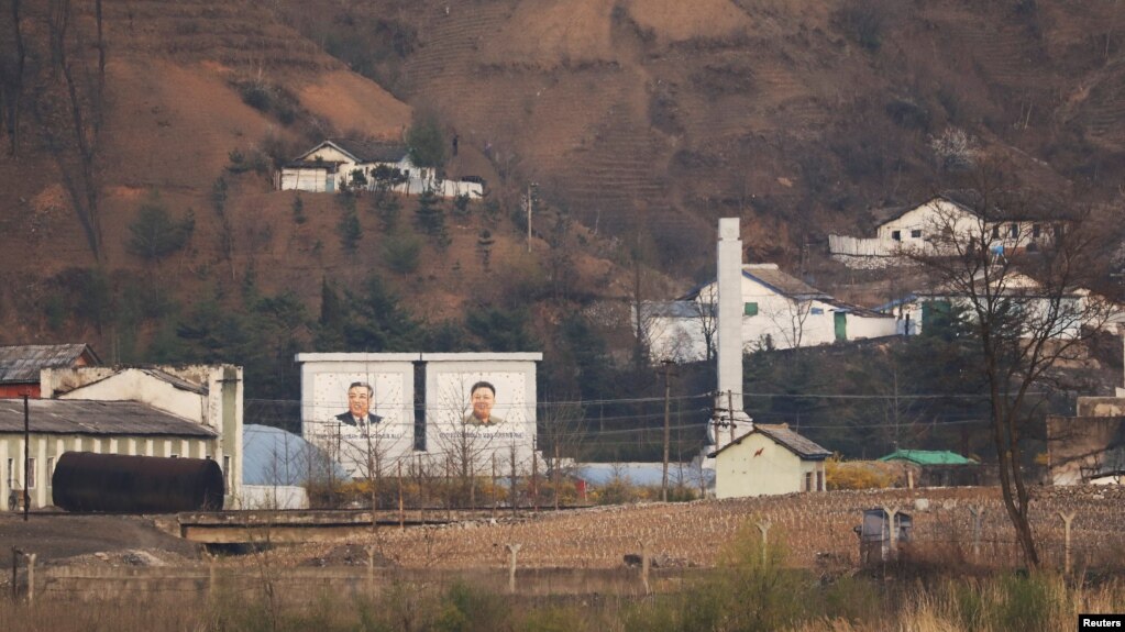 지난해 4월 중국 단둥에서 바라본 북한 신의주.
