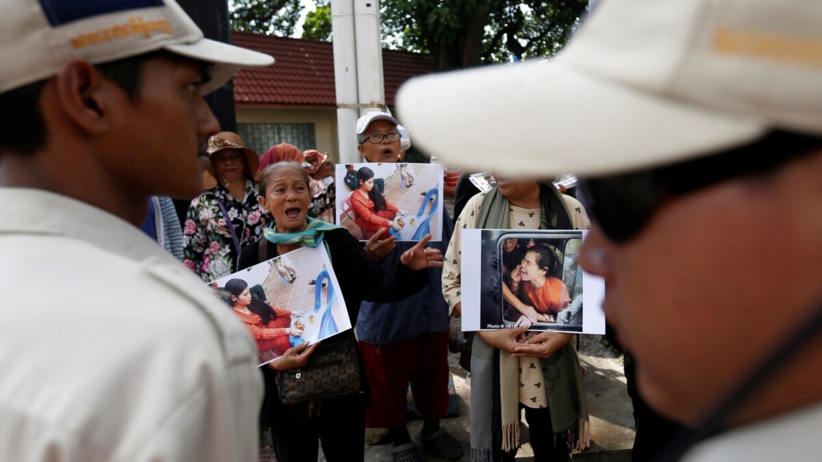 Cambodia Sentences 4 Rights Activists To Six Months In Prison