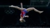 Pesenam Daria Spiridonova dari Rusia bertanding dalam babak kualifikasi putri (7/8). (Reuters/Damir Sagolj)