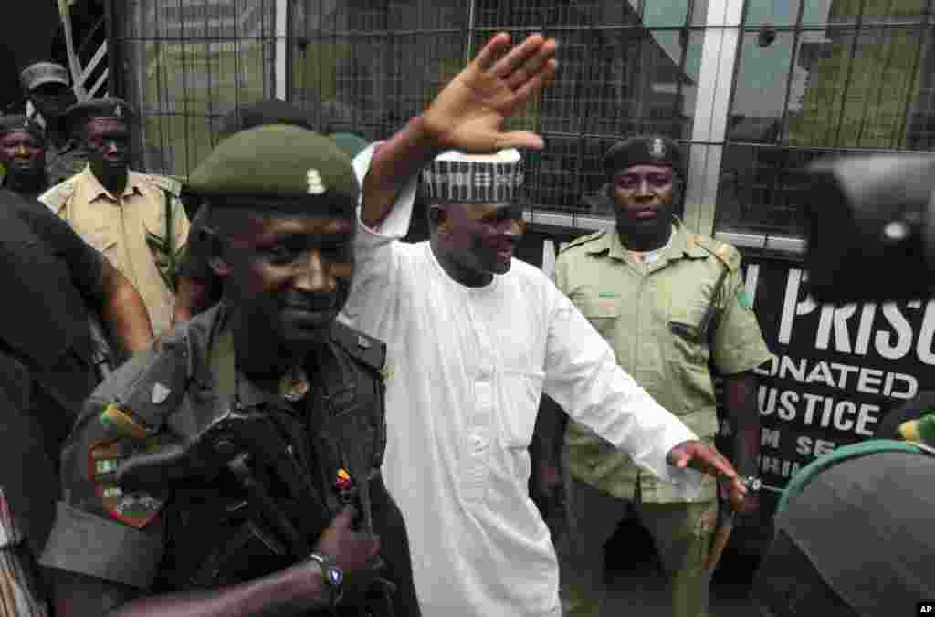 Hamza Al-Mustapha (C), the former chief security officer to Nigeria's late military ruler Sani Abacha, is escorted by prison officials as he leaves the Lagos high court at Igbosere district August 17, 2011. Mustapha is charged with the murder of Kudirat A