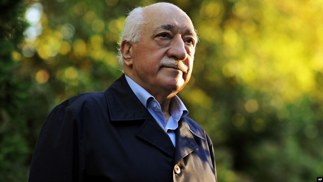 Ulama Turki, Fethullah Gulen (77 tahun) saat ini tinggal di Amerika. 