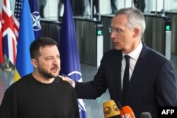 Ukrainian President Volodymyr Zelensky (left) and NATO Secretary General Jens Stoltenberg made statements at the start of Zelensky's first visit to NATO headquarters since the start of Russia's invasion of Ukraine in February 2022, in Brussels.  (Photo: AFP)