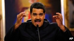 El presidente de Venezuela, Nicolás Maduro, critica convocatoria a plebiscito hecha por la oposición.