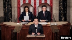 El primer ministro japonés, Fumio Kishida, se dirige a una reunión conjunta del Congreso en el Capitolio de los Estados Unidos en Washington el 11 de abril de 2024.