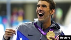 Michael Phelps kembali mencetak rekor dan merebut satu medali emas dalam medley perorangan 200 meter, menjadikannya perenang pertama dalam sejarah Olimpiade yang memenangkan nomor ini dalam tiga kali Olimpiade bertutur-turut (Foto: dok).