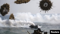 Angkatan Laut Korsel melakukan latihan bersama AL Amerika di Pohang akhir Maret lalu (foto: dok).