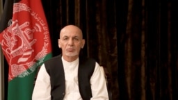 El expresidente afgano Ashraf Ghani pronuncia un discurso sobre los últimos acontecimientos en el país desde su exilio en los Emiratos Árabes Unidos. [Foto tomada de un video de las redes sociales el 18 de agosto de 2021].