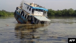 9일 방글라데시 선더번 삼각주에서 유조선이 화물선과 충돌한 후 침몰해 기름이 대량 유출됐다.