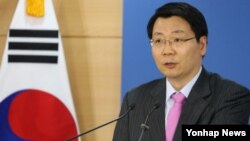 김형석 한국 통일부 대변인이 27일 정부서울청사에서 성명을 통해 북한의 '남남갈등' 조장 시도에 심각한 우려를 표명하면서 남북 당국간 대화에 조속히 응하라고 촉구했다.