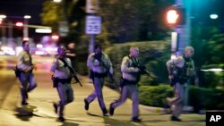 Las Vegas Strip, domingo, oct. 1, 2017, en Las Vegas. Domingo, 30 de abril de 2010: Las víctimas de muertes múltiples en Las Vegas Strip. (AP Photo / John Locher)