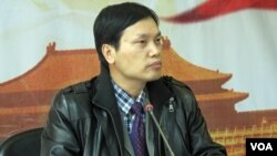 北京理工大學經濟學教授胡星斗（2010年12月美國之音張楠拍攝）