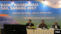 Rapat koordinasi Tingkat Kementerian/Lembaga dan Gubernur Aceh yang dipimpin Menteri Koordinator bidang Kemaritiman Luhut Binsar Pandjaitan di Hotel Sari Pan Pasific di Jakarta, Rabu 29/3. (VOA/Fathiyah Wardah)