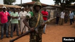 지난달 23일 중앙아프리카공화국 수도 방기에서 아프리카연합군 소속 군인이 경계 근무 중이다. (자료사진)