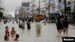ماؤنگ شہر میں سیلاب کا ایک منظر