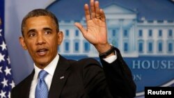 U.S. President Barack Obama waves after speaking in the Brady Press Briefing Room at the White House in Washington, April 30, 2013.