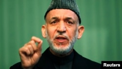 Presiden Afghanistan Hamid Karzai menyangkal laporan bahwa ia menduga AS di balik puluhan serangan pemberontak (foto: dok).
