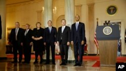Perezida Barack Obama uhereye ibumoso, minisitiri w'intebe wa Islande Sigurdur Ingi Johannsson, uwa Denmark Lars Lokke Rasmussen, uwa Norvege Erna Solberg, uwa Suede Stefan Lofven na perezida wa Finlade, Sauli Niinisto i Washington mu nama ku bibazo bya Siriya