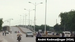 Dans les rues de N’Djamena, au Tchad, le 11 août 2018. (VOA/André Kodmadjingar)