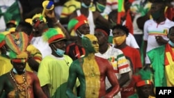 Les supporters Mali lors d'un match du CHAN contre le Maroc, au stade Ahmadou Ahidjo à Yaounde, Cameroun, le 7 février 2021. 