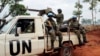Des Casques bleus de la mission des Nations unies en Centrafrique (Minsuca) patrouillent à bord d’un véhicule à Bria, 26 mai 2017.