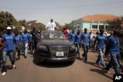 Serifo Nhamadjo battant campagne pour la présidentielle à Bissau le 16 mars 2012