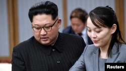지난 2018년 4월 판문점 남북정상회담 당시 김정은 북한 국무위원장(왼쪽)과 김여정 노동당 부부장.