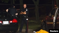 지난 2012년 토론토 동부 외곽에서 발생한 총격 사건 현장에 경찰이 출동했다. (자료사진)