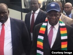 UMongameli Emmerson Mnangagwa ngosuku esethulela uzulu amabhasi koBulawayo.