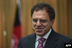 FILE - Afghan Ambassador to Pakistan Omar Zakhilwal addresses media representatives in Islamabad on May 10, 2016.