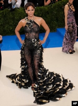 Halle Berry at the 2017 Costume Institute Gala - "Rei Kawakubo/Comme des Garcons: Art Of The In-Between".