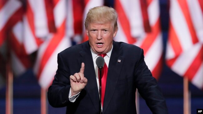 El presidente Donald Trump dice que las acusaciones anunciadas el 16 de febrero de 2018 son prueba de que su campaña no coludió con Rusia.