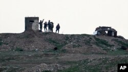 Hin şervanên YPGê li Rojavayê bajarê Kobaniyê