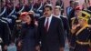 El presidente de Venezuela Nicolás Maduro junto a su Primera Dama, Cilia Flores, a su llegada a la Casa Rosada, en Buenos Aires, en donde fueron recibidos por la presidenta de Argentina Cristina Fernandez de Kirchner.
