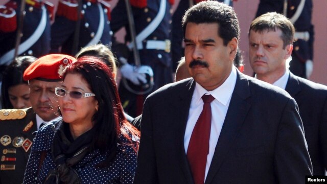 El implicado en el caso de narcotráfico es el sobrino de la Primera Dama de Venezuela, Cilia Flores, izq.