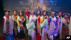 Contestants are seen at the 2017 Miss Tibet beauty pageant at the Tibetan Institute of Performing Arts in Dharmsala, India, June 4, 2017.