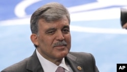 Presiden Turki Abdullah Gul mengatakan, pesawat tempur Turki yang ditembak jatuh kemungkinan telah melanggar kedaulatan wilayah udara Suriah.
