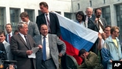 19 августа 1991 г. у здания Белого дома в Москве.
Архивное фото
