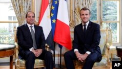 Le président français Emmanuel Macron et le président égyptien Abdel-Fattah el-Sissi, le 24 octobre 2017 à l'Elysée.