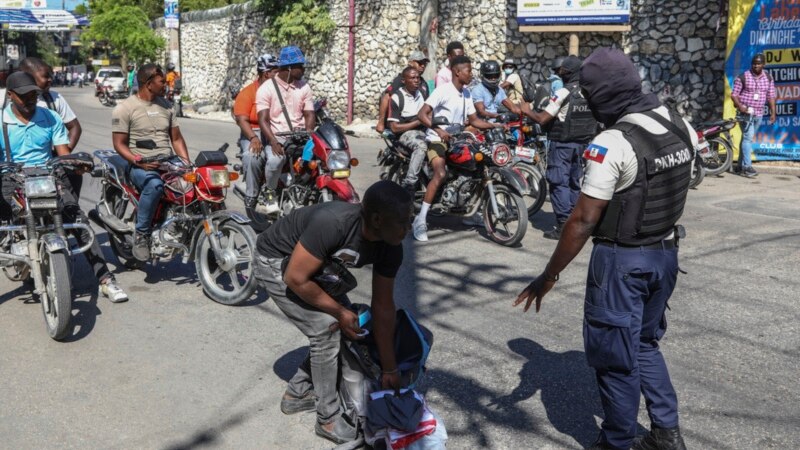 VOA Creole: Haitian police union demands better work conditions   